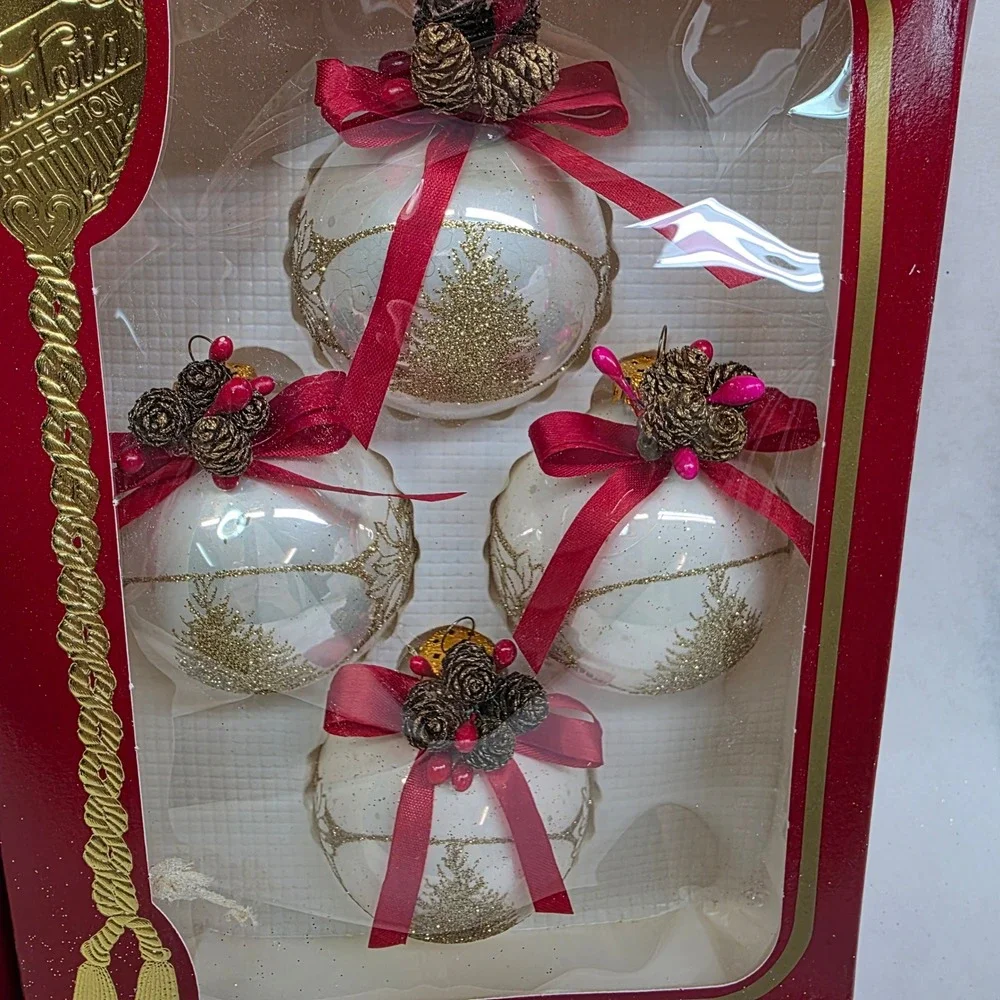 Vtg Rauch Christmas Ornaments Lot of 8 White Gold Glitter Pinecone Victoria, GUC